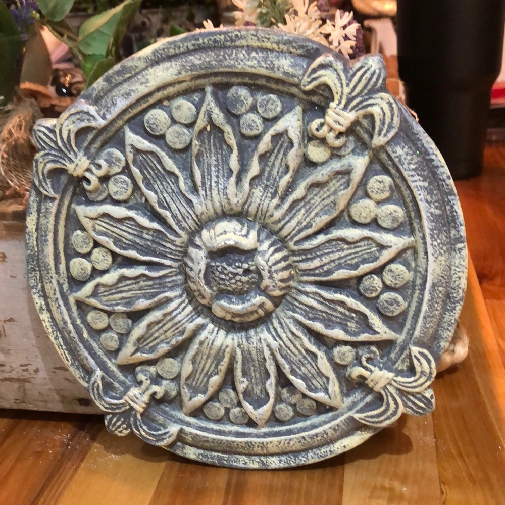 Flower wall medallion - Picture 2 of 2
